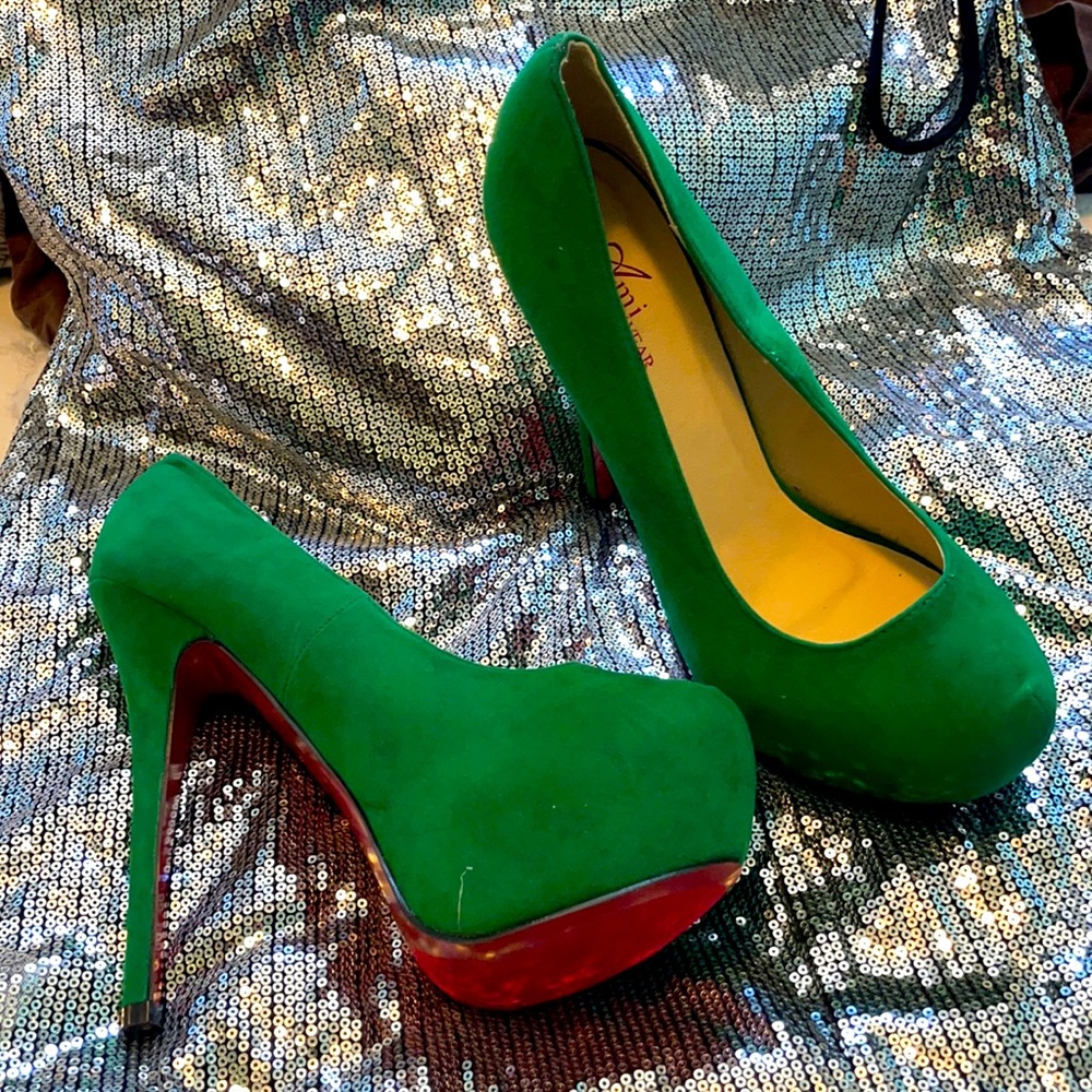 AmiClubwear sz10 velvet green platform stilettos
